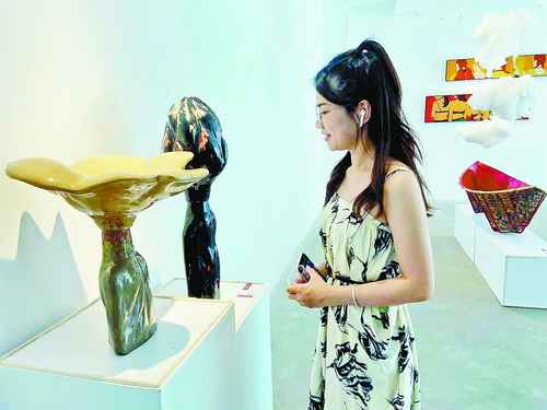 厦门日报20220628美院毕业生漆艺展.jpg