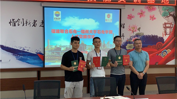 å­¦æ ¡å¨ç¦å»ºèåç³åä¸ºæ¯ä¸çåæ¾æ¯ä¸è¯ä¹¦.jpg