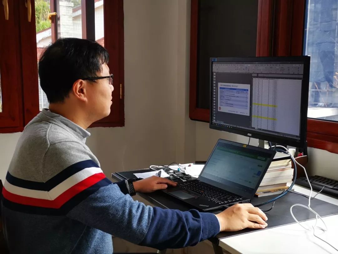 é«æ ¡èå¸å«ä»è¿æµ· è®©å­¦çâå®âåºè´¨é ä¸ç®¡æ¯åæåæä¸æ ·é½å¬å¾æ¸ãæâç«âå®çæ´»â¥ã