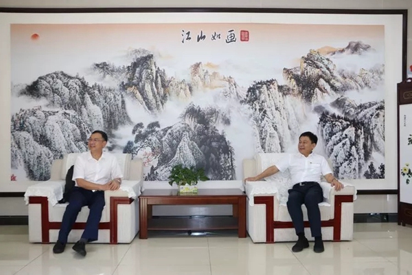 林一民与福州大学副校长黄志刚交流洽谈