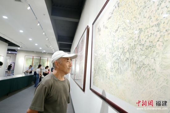 5æ¥ï¼ç¦å·å¤§å­¦å¼ æ¢è³ææâçå½ä¹éµâå·¥ç¬è±é¸ç»ä½åå±å¨ç¦å·ç»é¢å¼å¹ãå¾ä¸ºå¸æ°æ­£å¨è§å±ãæå æ