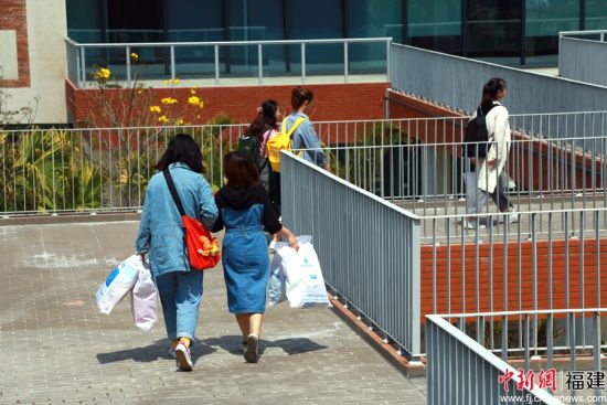 7è¡èµ°å¨ç¦å·å¤§å­¦ææ±ç§æå­åçå­¦çï¼ä»ä»¬æéæçå­¦æ¯ç ç©¶æéè¦çææãæå æ