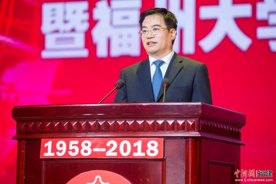 周联清在致辞中表示，受福建省委书记、省人大常委会主任于伟国同志和省委副书记、省长唐登杰同志的嘱托，谨代表中共福建省委、福建省人民政府，向福州大学全体师生员工和广大校友等表示热烈的祝贺。
