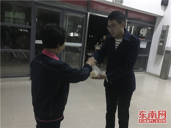 a09e6c6a8d486f492e6a9e46f3c3ed99.jpg