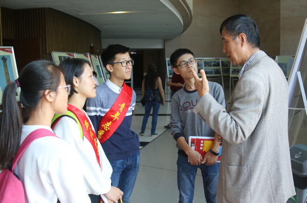 1.惟廉社同学们采访新四军研究会王宁峰书记.JPG