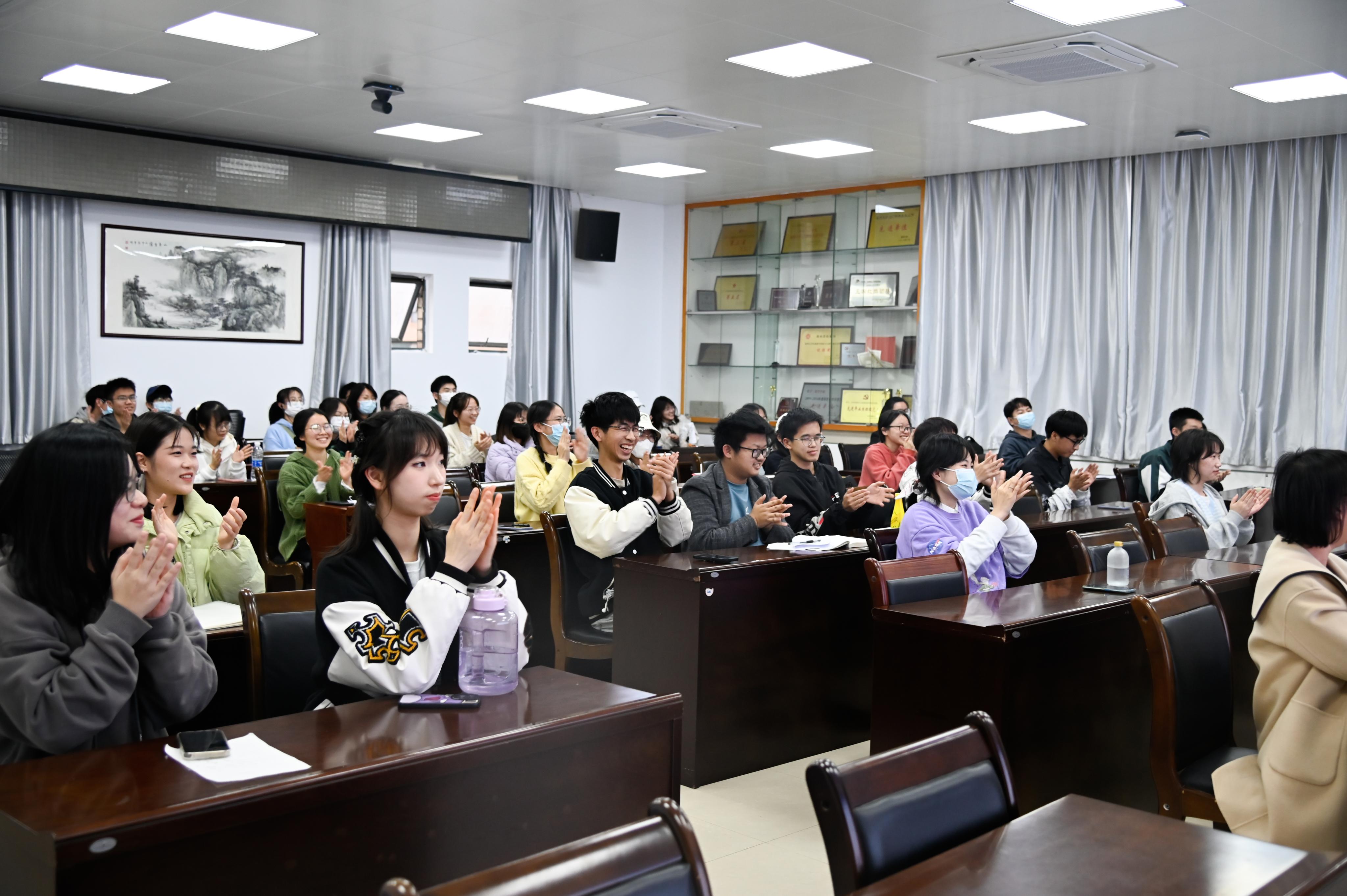 “四力”提升工作坊之融媒体宣传报道摄影基本技能讲座顺利举办—活动现场照3.jpg