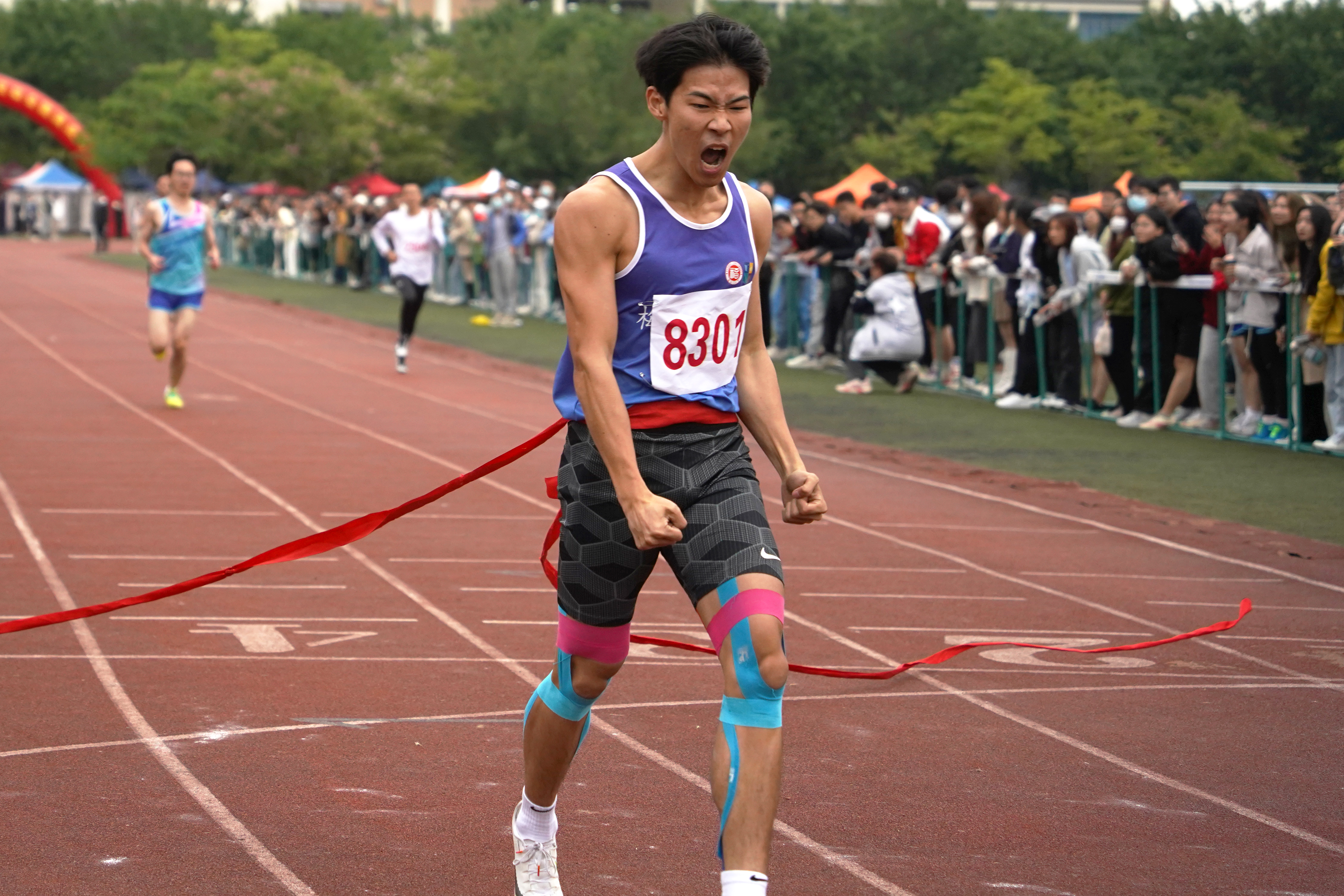 男学乙400 方宏锴摄.jpg