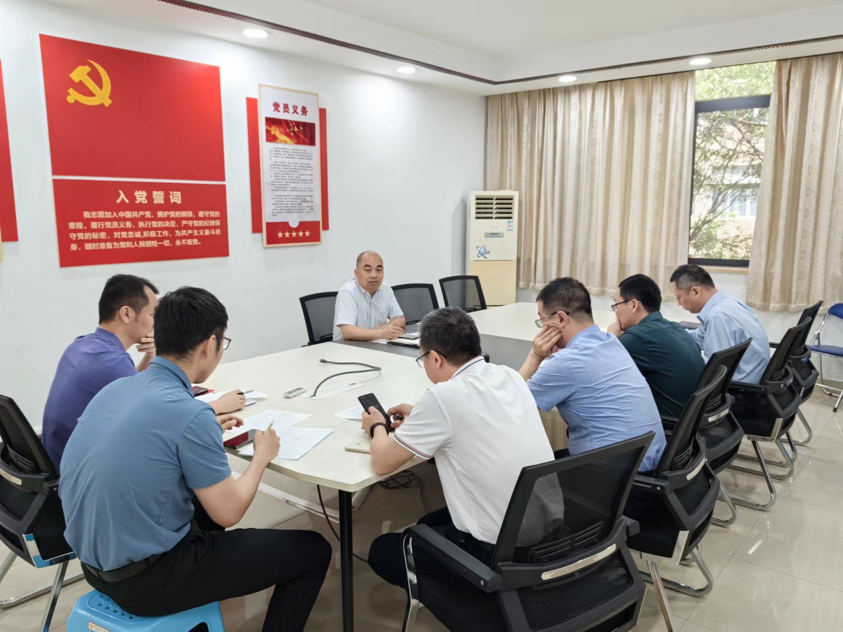 20240509物信学院党纪学习教育读书班举行第二次集中学习交流研讨.jpg