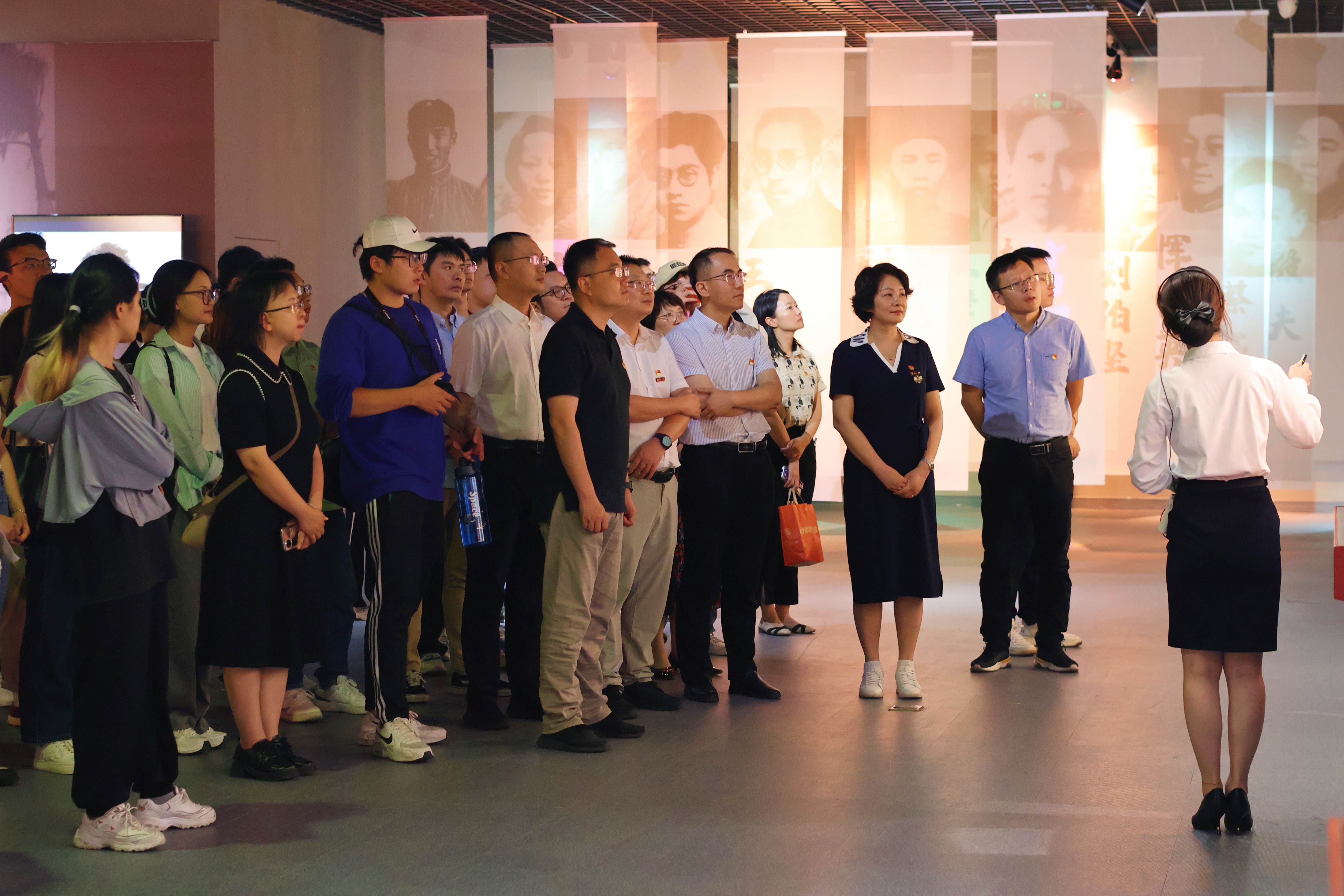 20240530参观档案馆化学学院.jpg