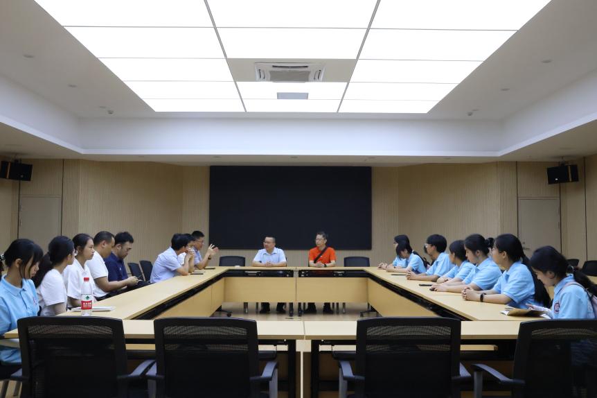 20240709泉州海交馆副馆长林瀚与实践队师生展开座谈。李俊杰摄.jpg