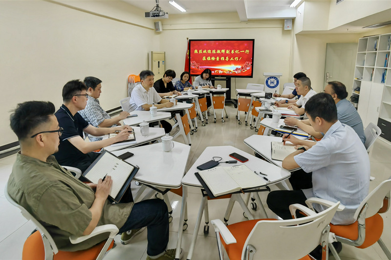 dfc7caeca2aaeb172cf338e3f4acad45.jpg