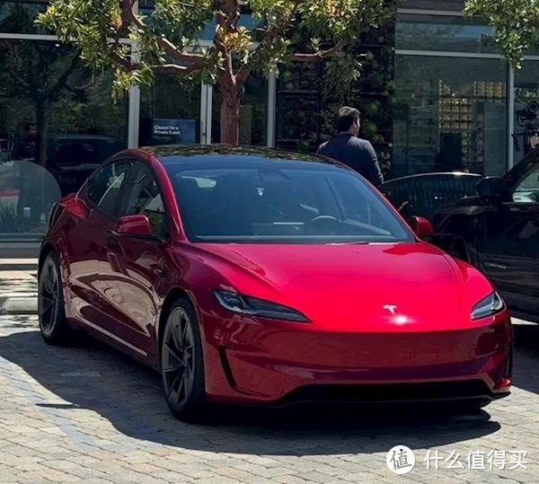 特斯拉大降价！Model 3高性能版即将上市！换个座椅就性能高？不