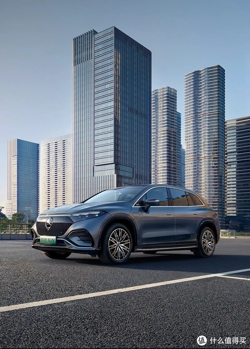 全新版迈巴赫EQS SUV车型上线，这才能真正的1000万以内最好的SUV？