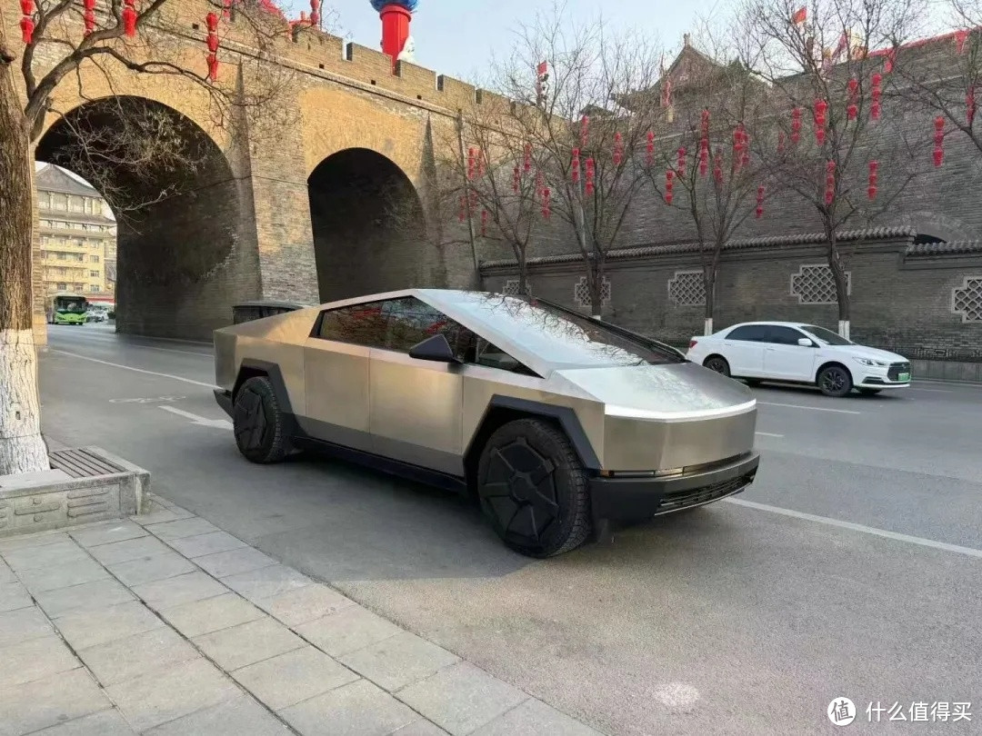 Cybertruck亮相中国，若是国内开放皮卡市场，马斯克必定欣喜若狂！！