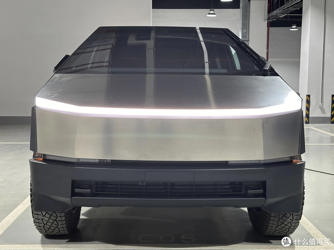 Cybertruck亮相中国，若是国内开放皮卡市场，马斯克必定欣喜若狂！！