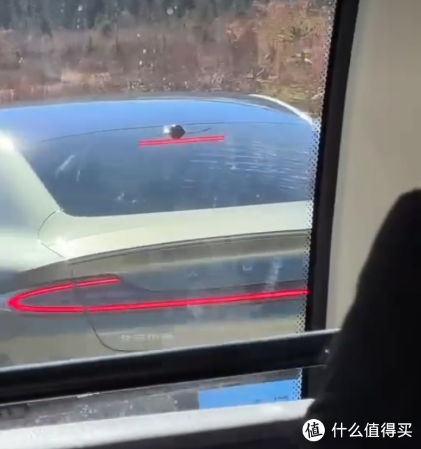 基本实锤！小米汽车实车上路图曝光！价格区间13.99万至19.9万起！多少价格大家愿意购买？