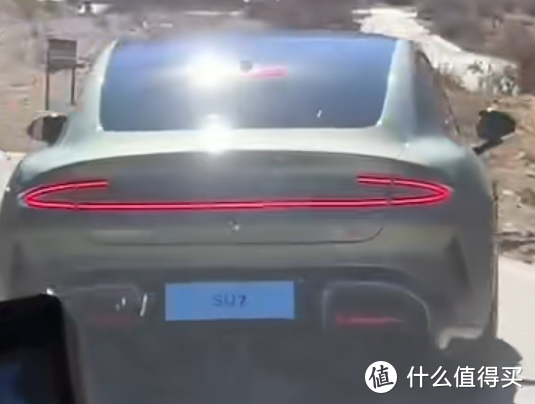 基本实锤！小米汽车实车上路图曝光！价格区间13.99万至19.9万起！多少价格大家愿意购买？