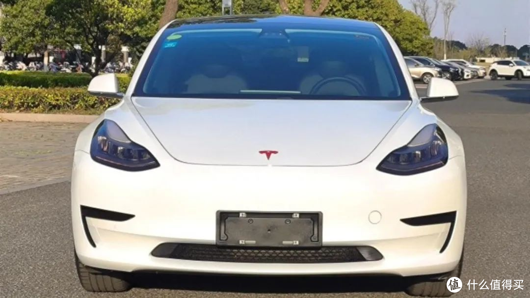 特斯拉Model3大降价，值得买吗？网友：降价了全是优点