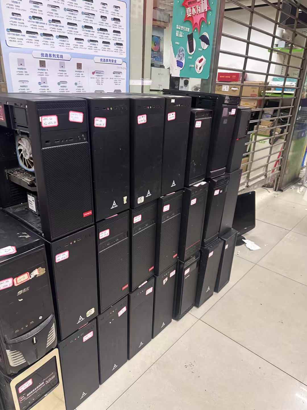 25台。科脑X99-D3主板 E5-2678V3处理器 三星32G内存 512G固态硬盘  GTX1060 3G显卡  额定400W电源 ATX机箱  ...