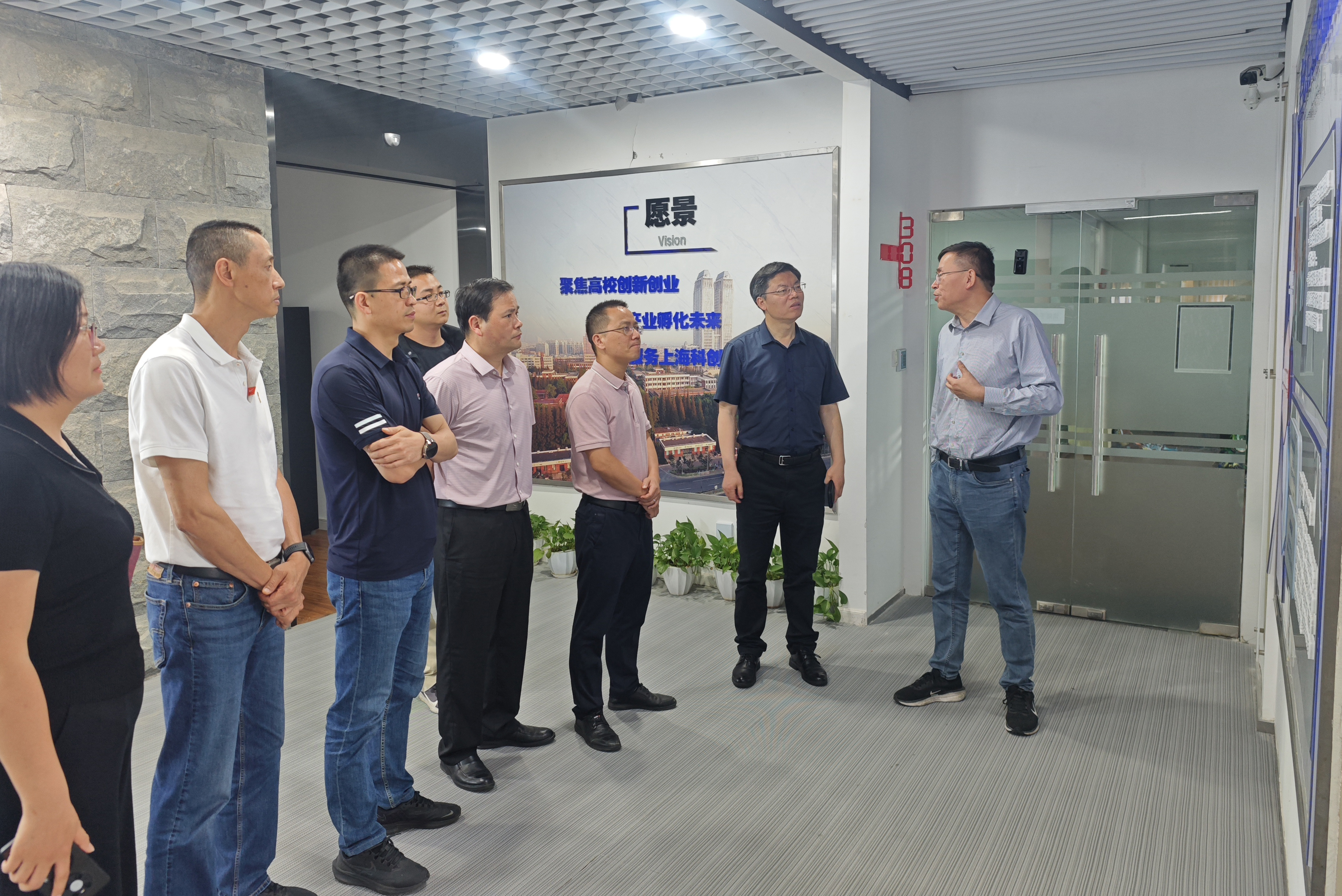 20250503张亚雷副校长一行调研复旦大学张江研究院1.jpg