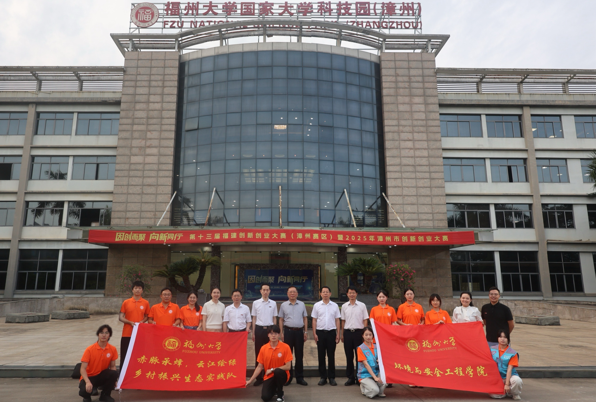 20250716校党委陈国龙书记看望慰问我校暑期“三下乡”社会实践队师生2.jpg