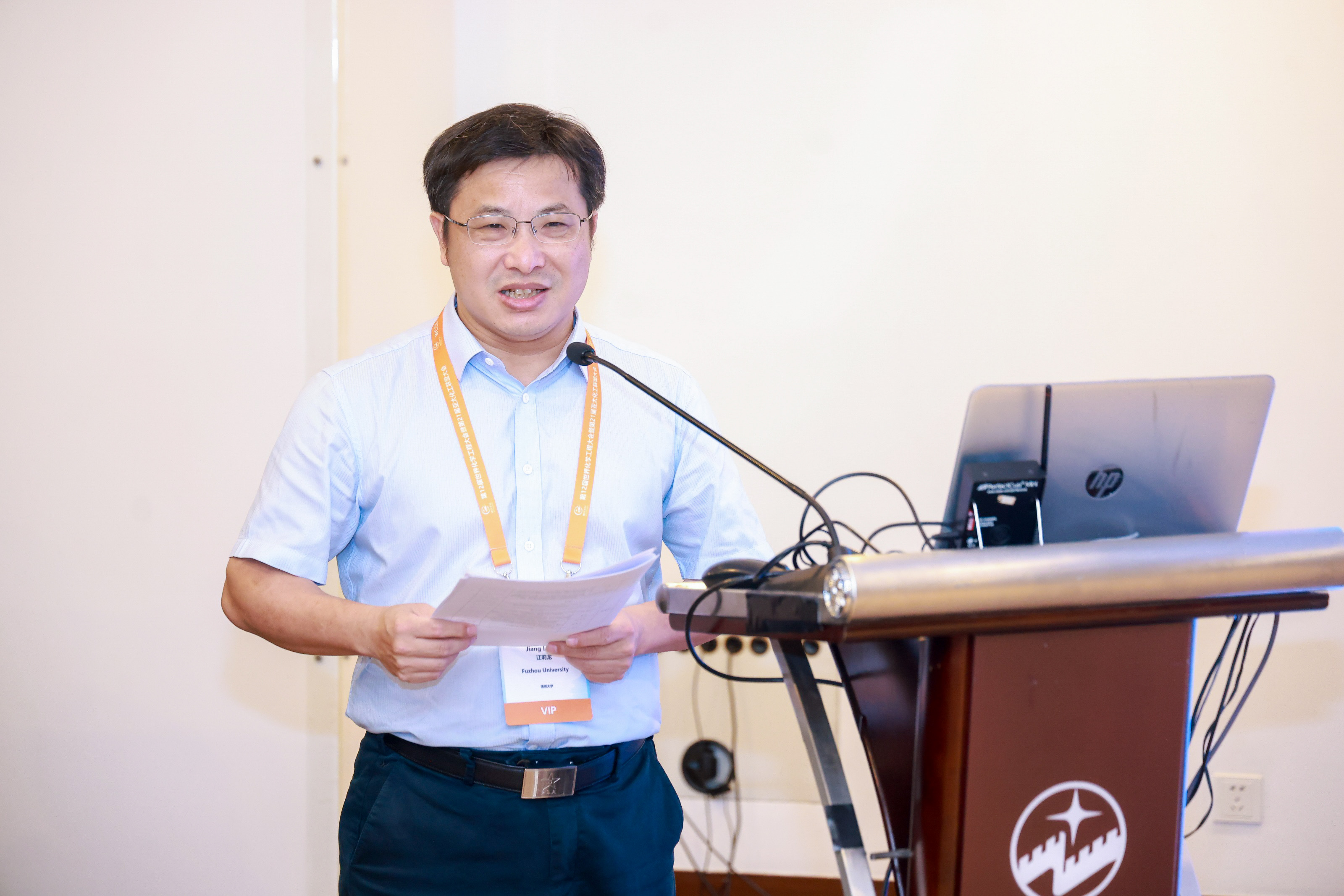 20250718江莉龙研究员作报告主讲化工学院.jpg